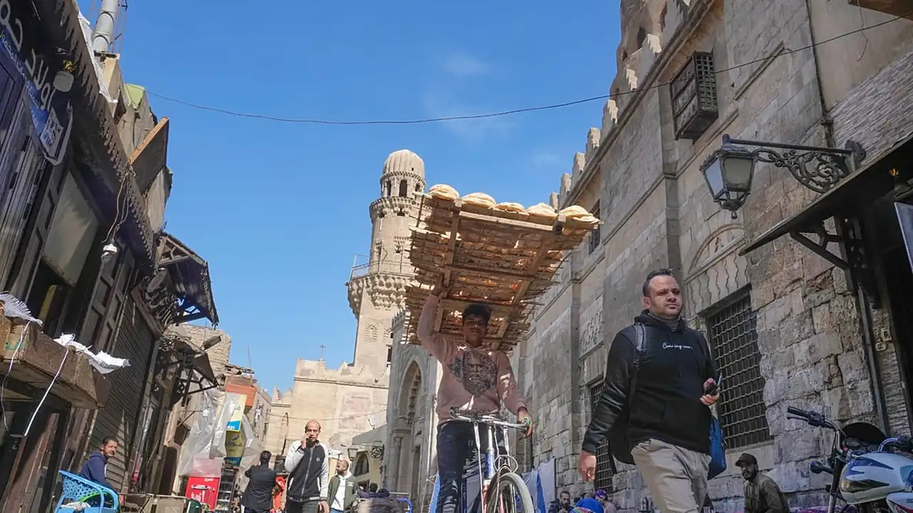 مصر تتراجع عن قرار الإغلاق المبكر للمتاجر بعد شهر واحد من التطبيق